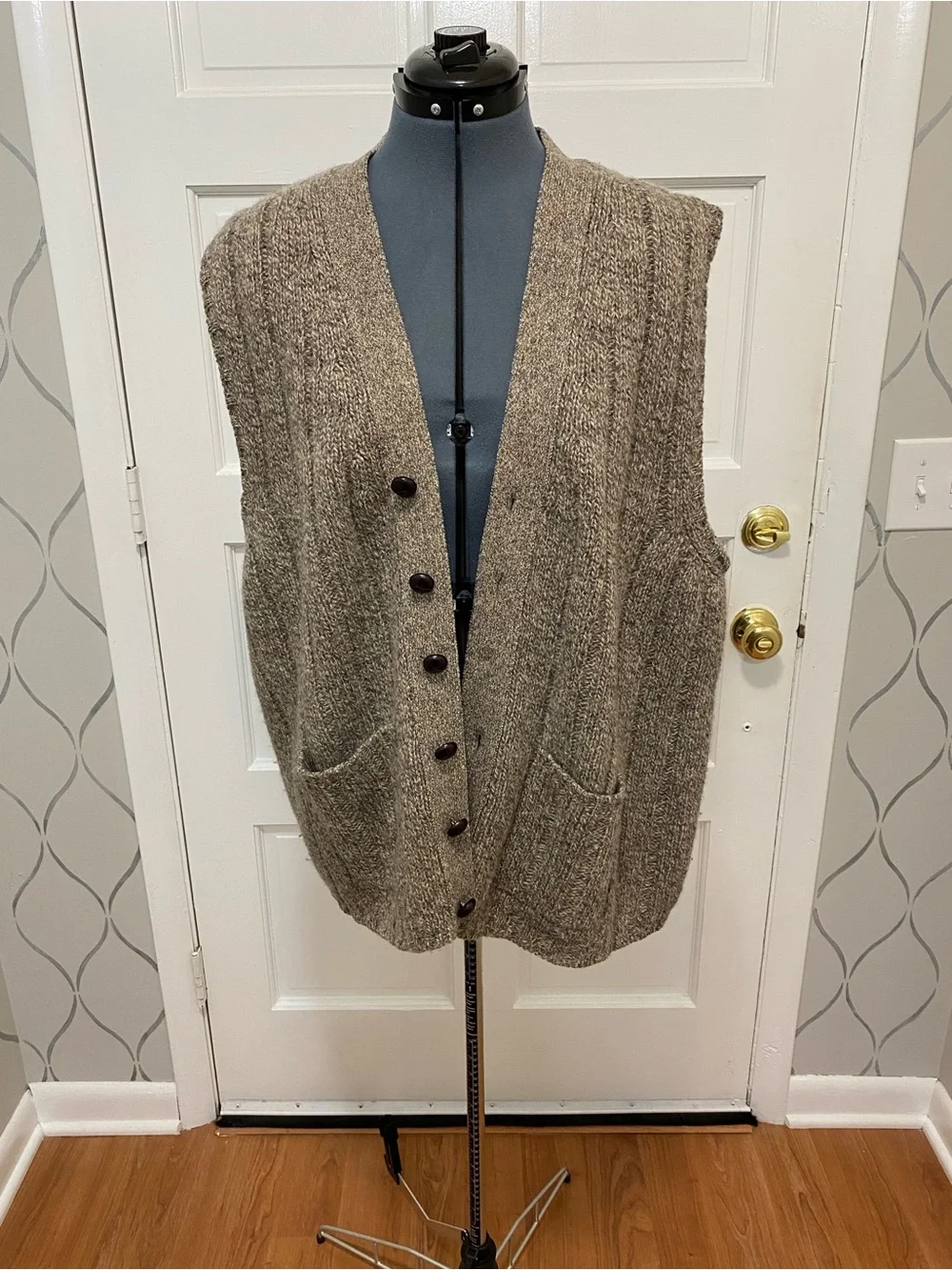 Vintage GAP 100% Shetland Wool Sweater Vest Brown Cable Knit Button Front L 167